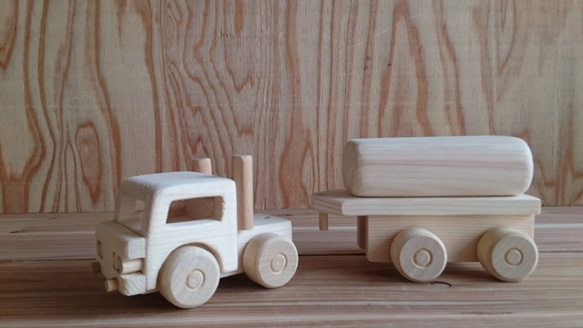 手作り　木のおもちゃ『連結タンクローリー』 2枚目の画像