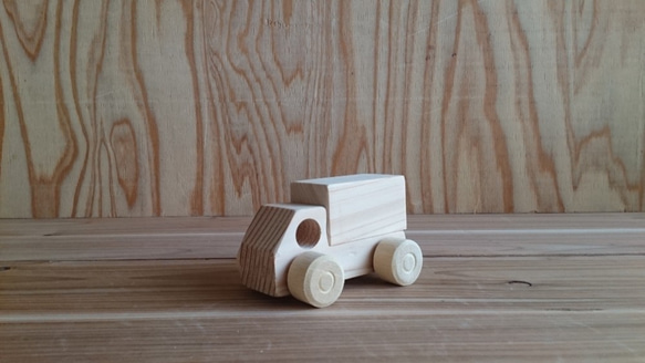 手作り　木のおもちゃ『ミニカー3点セット』 3枚目の画像