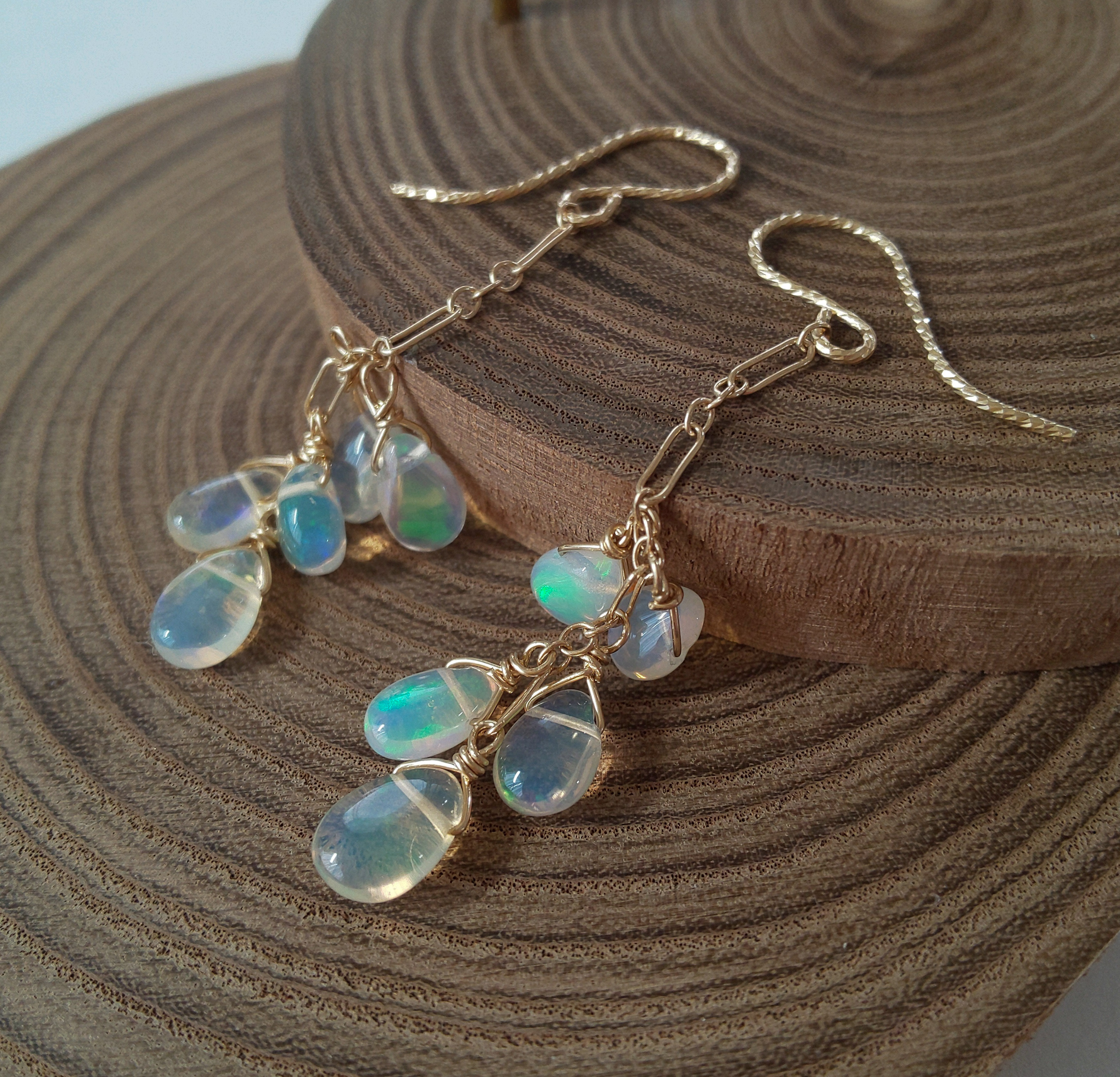 送料無料 エチオピア産 プレシャスオパール ピアス　14kgf