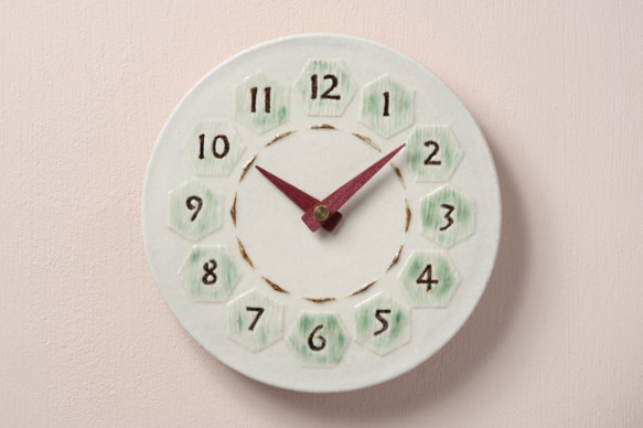 亀甲（丸）φ190　陶製掛時計(木製針） 1枚目の画像