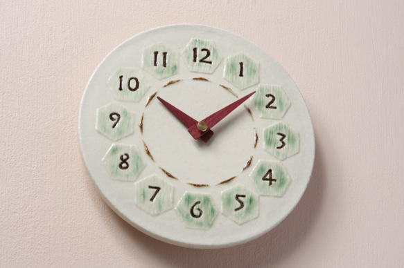 亀甲（丸）φ190　陶製掛時計(木製針） 4枚目の画像