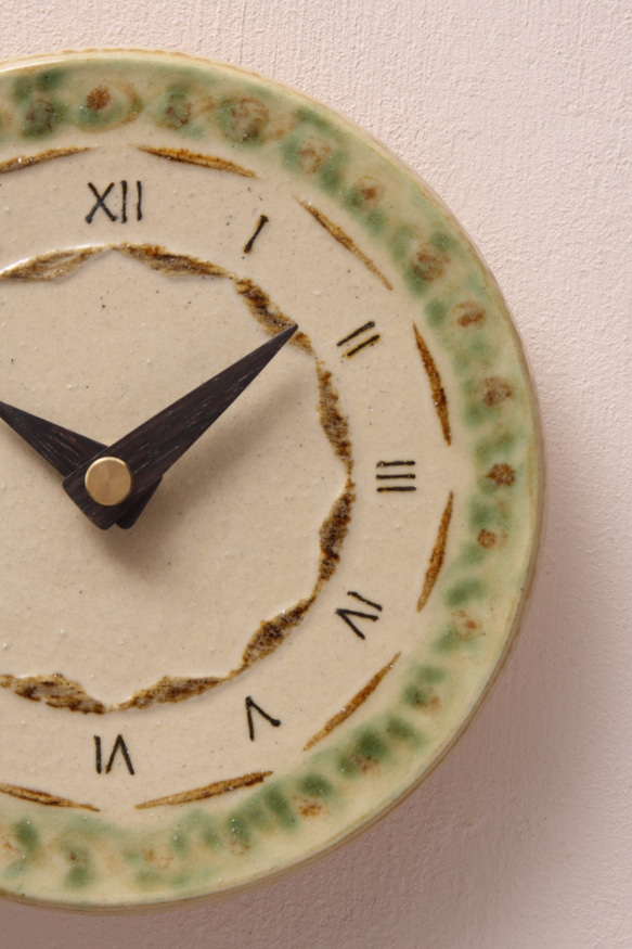 Ⅻ　陶製掛時計 丸型147(木製針） 3枚目の画像