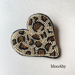 ¥2999 vivid corazon 心臓????ブローチ　ビーズ刺繍