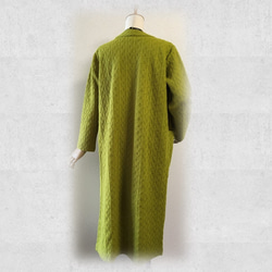 ライムグリーンが鮮やかな「ざっくりアラン編みニット」のロング・コーディガン 10枚目の画像