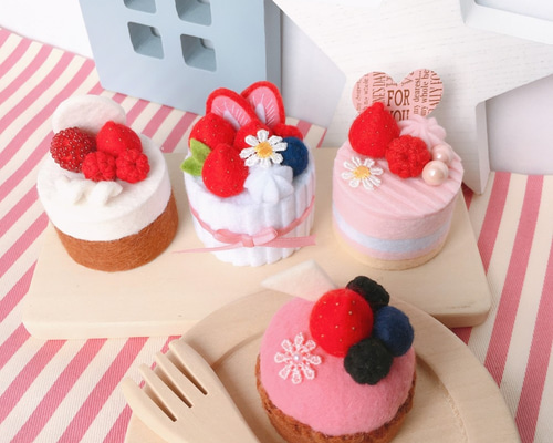 フェルトおままごと　ハンドメイド　ケーキ＆ショーケースセット フェルトおままごと ハンドメイド ケーキ＆ショーケースセット