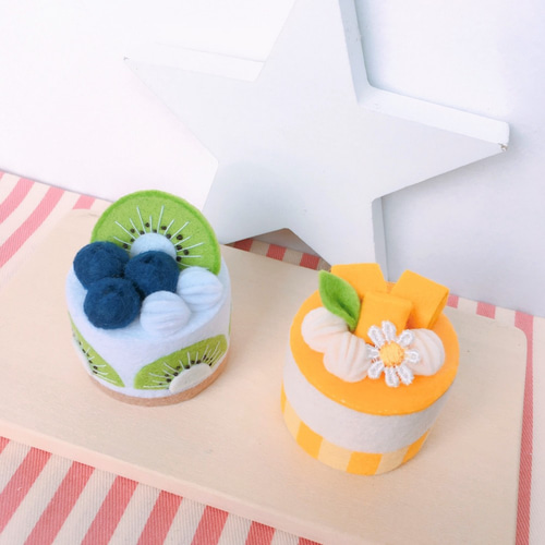 のんページ＊フェルトケーキ フェルトケーキ♡ハンドメイド☆5号サイズショートケーキ - メルカリ