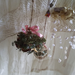 【SoldOut】K.モミの木ミニフライングリース紫陽花フライングリースとボトルフラワー付きの冬のクリスマスオーナメント 10枚目の画像
