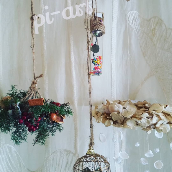 【SoldOut】K.モミの木ミニフライングリース紫陽花フライングリースとボトルフラワー付きの冬のクリスマスオーナメント 2枚目の画像