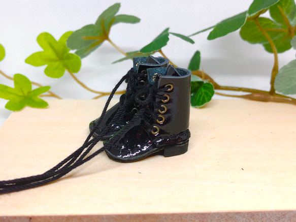 革細工　エナメルロングブーツ　leather craft miniature boots. 1枚目の画像