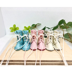 革細工　ミニチュア編み上げブーツ　一足　leather craft miniature sandals. 3枚目の画像