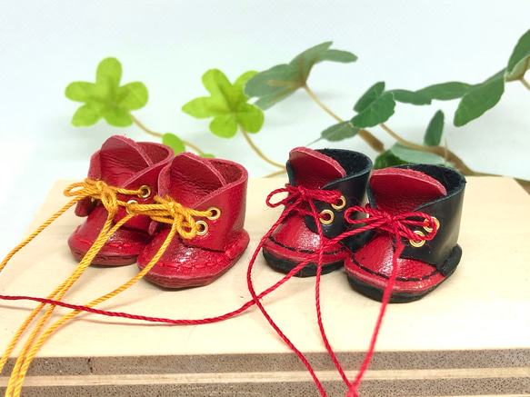 革細工　丸ブーツ大　一足　leather craft miniature boots. 3枚目の画像