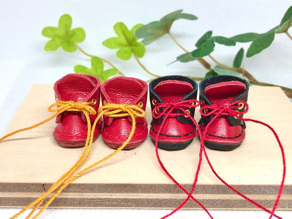 革細工　丸ブーツ大　一足　leather craft miniature boots. 4枚目の画像