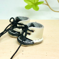 革細工　ローカット丸ブーツ　一足　leather craft miniature boots. 3枚目の画像