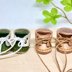 革細工　ミニチュア丸ブーツ　一足　leather craft miniature boots. 2枚目の画像