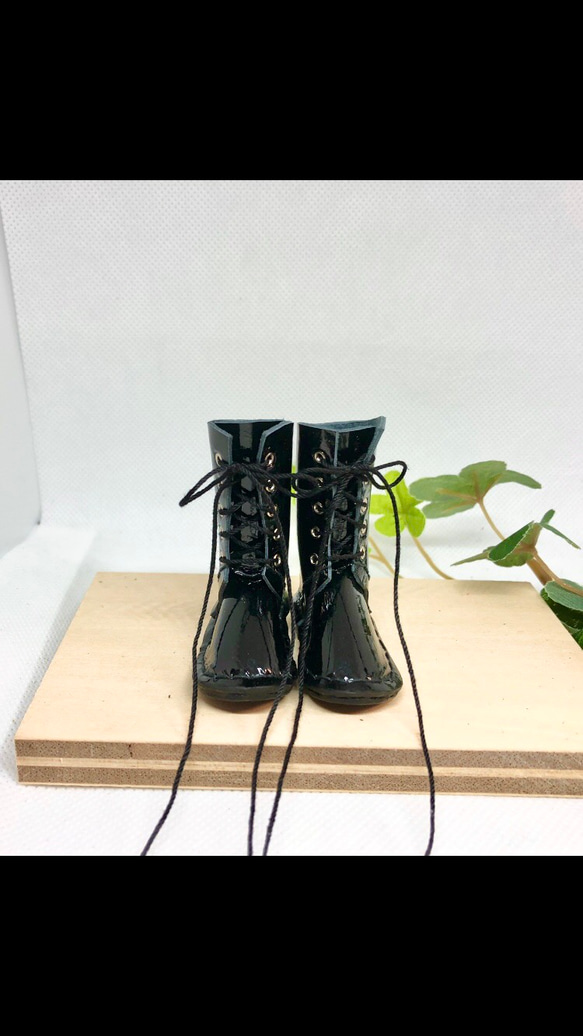 森き　編み上げブーツ　一足　leather craft miniature  boots. 3枚目の画像