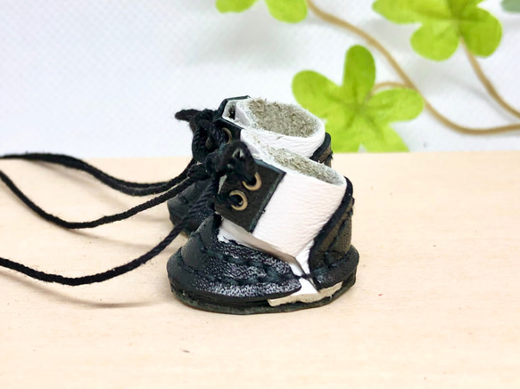 革細工　丸寮服ブーツ　一足　miniature  boots. 2枚目の画像