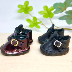 革細工　丸ストラップシューズ　一足　miniature  boots. 2枚目の画像