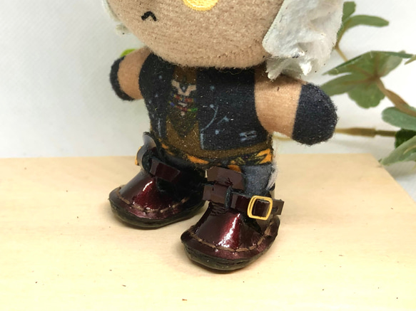 革細工　丸ストラップシューズ　一足　miniature  boots. 3枚目の画像