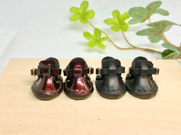 革細工　丸ストラップシューズ　一足　miniature  boots. 4枚目の画像