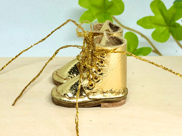 革細工　ミニチュアロングブーツ　金　leather craft miniature boots. 2枚目の画像