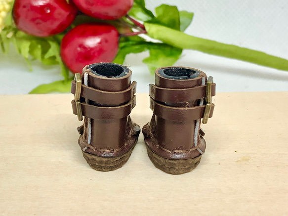 プチブライスサイズ　2ストラップエンジニアブーツ　一足　miniature  boots. 3枚目の画像