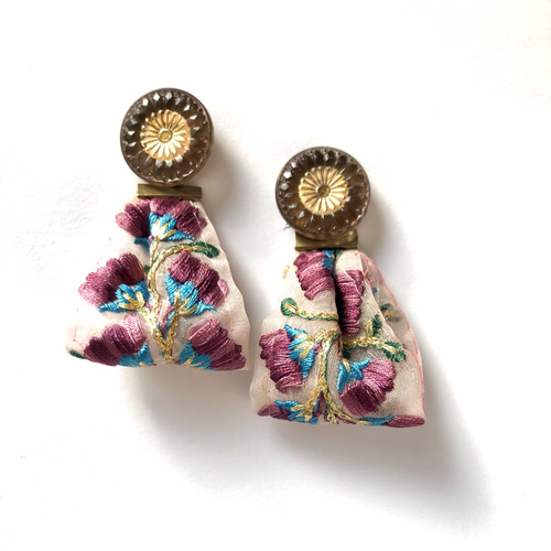 紫　花　ビジュー　ボタン　刺繍リボン　イヤリング　ピアス　ヴィンテージ　赤 紫 花 ビジュー ボタン 刺繍リボン イヤリング ピアス ヴィンテージ 赤