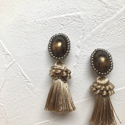 【tassel -ベージュ-】イヤリング/ピアス(チェコガラス使用、ビーズ刺繍、タッセル) 3枚目の画像