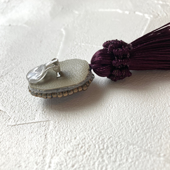 【tassel -ベージュ-】イヤリング/ピアス(チェコガラス使用、ビーズ刺繍、タッセル) 6枚目の画像