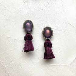 【tassel -ボルドー-】イヤリング/ピアス(チェコガラス使用、ビーズ刺繍、タッセル) 1枚目の画像