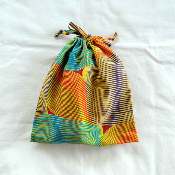 亞麻鉤針編織袋，配非洲織物抽繩 第2張的照片