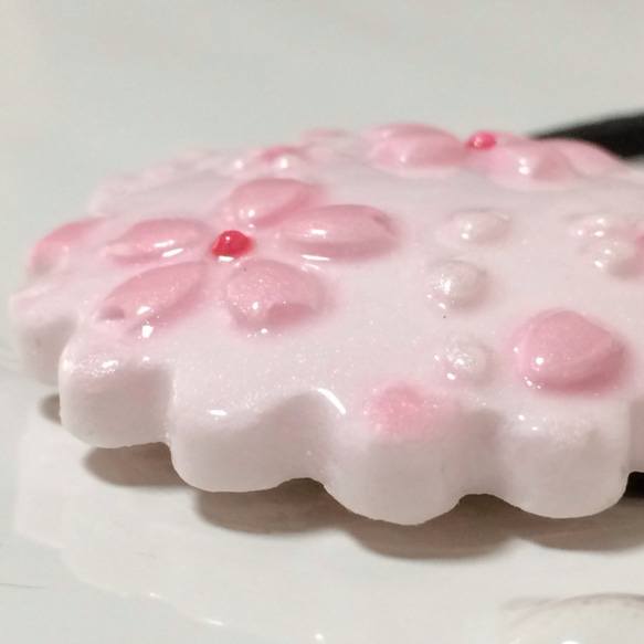 桜クッキーのヘアゴム 2枚目の画像