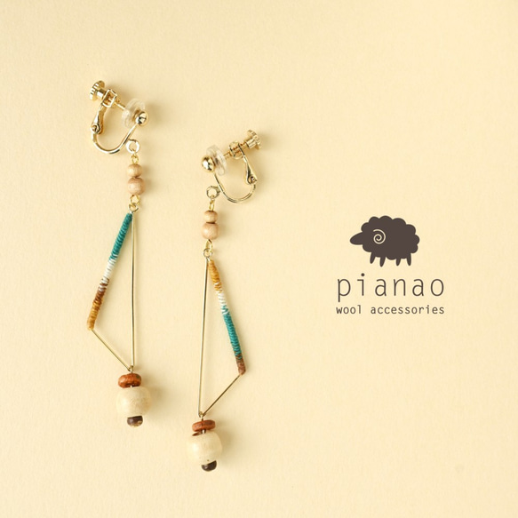 まきまき△ピアス/イヤリング（クリーム） 1枚目の画像