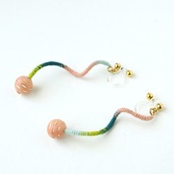 まきまきくねくねピアス/イヤリング（ピンク） 3枚目の画像