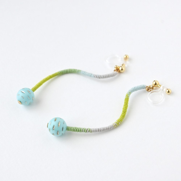 まきまきくねくねピアス/イヤリング（ブルー） 3枚目の画像