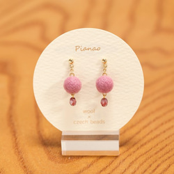 まんまるピアス＆イヤリング（ローズ×ルビー）【受注制作】 1枚目の画像