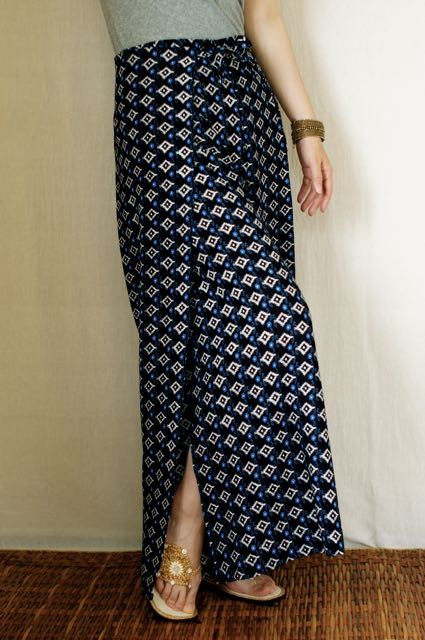 エスニック柄　ビスコース　巻パンツ　ほっそり巻64cm　L丈99cm　黒青菱形柄