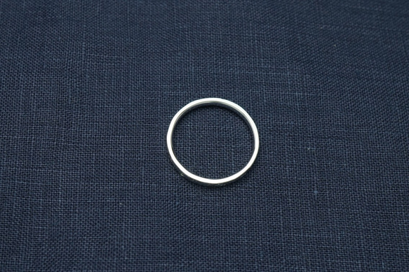 【プラチナ900結婚指輪】NO.1 槌目模様のテクスチャーリング 3枚目の画像