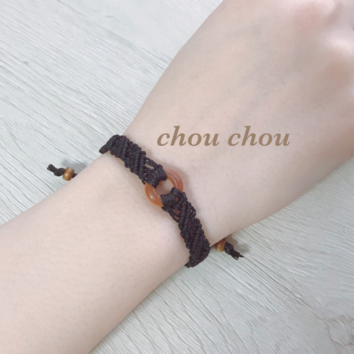 ウッドリングのマクラメ編みブレスレット 金属アレルギーの方にも安心