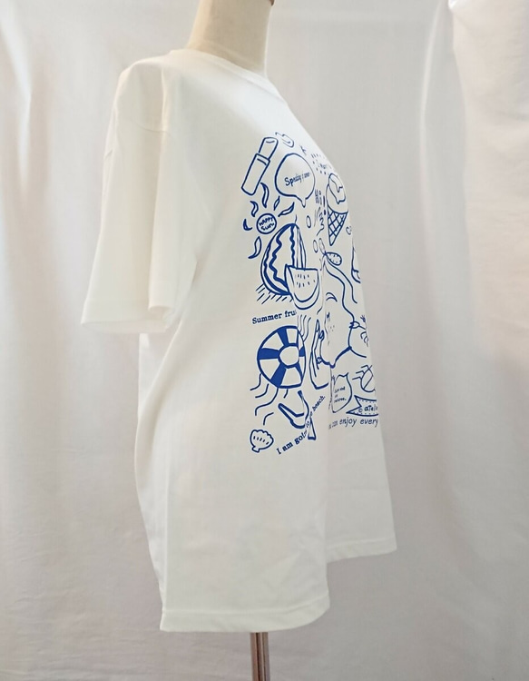 アトリエichiオリジナル！夏をぎゅっと詰め込んだ✨楽しいプリントtシャツ※生地色バニラホワイト×ブルー 4枚目の画像