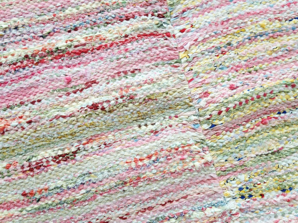 ピンクの裂き織りマット（２連） 2枚目の画像
