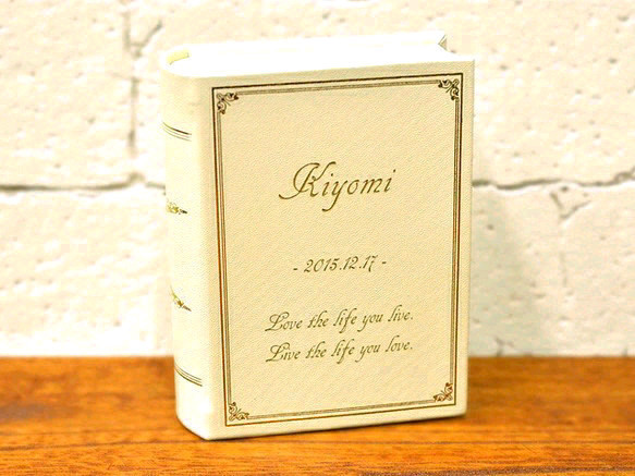 【オーダー刻印】ブック型ジュエリーＢＯＸ好きな文字、数字、文章等をオーダー刻印。ギフトに【ホワイト】 2枚目の画像