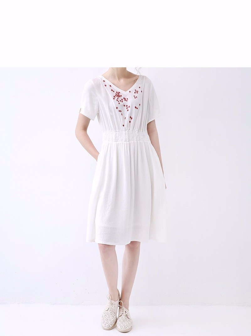 【S】刺繍小花でシンプルな半袖ワンピース♪