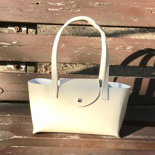 極美品 希少 アルベロベロ 刺繍 トート バッグ レザー A4収納可能 ぶた 極美品 希少 アルベロベロ 刺繍 トート バッグ レザー A4収納