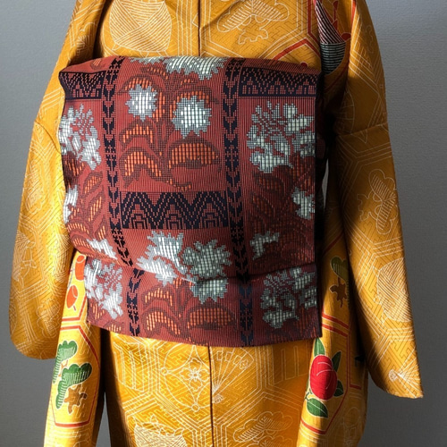 正絹 袷着物 山吹色 紗綾型地模様 亀甲に伝統柄の付下げ 着物 さまだや