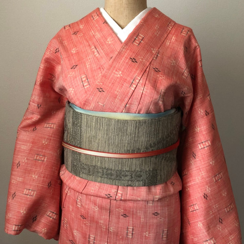 紬の単衣着物　オフホワイト　赤の十字絣　正絹　未使用品 cb16ab1dd0c148bdd4196c721ec5cd
