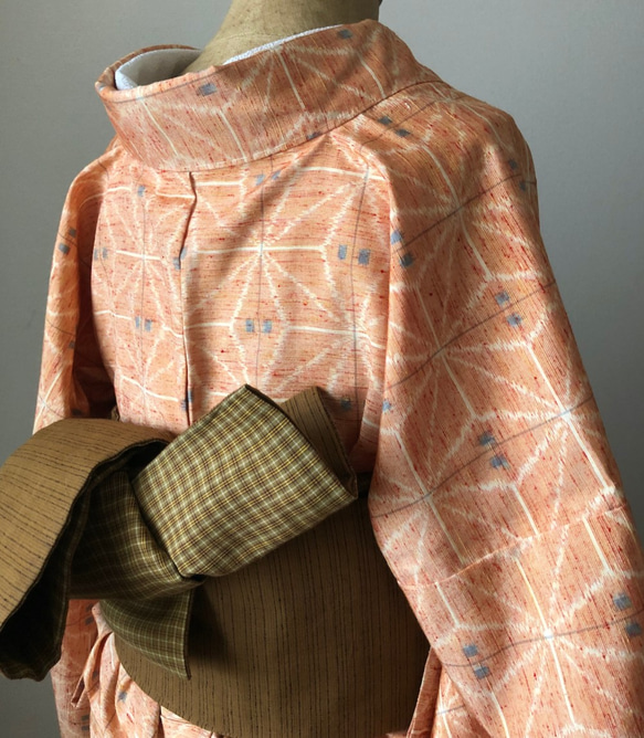 正絹　手縫い単衣紬　コーラルオレンジに麻の葉模様 10枚目の画像