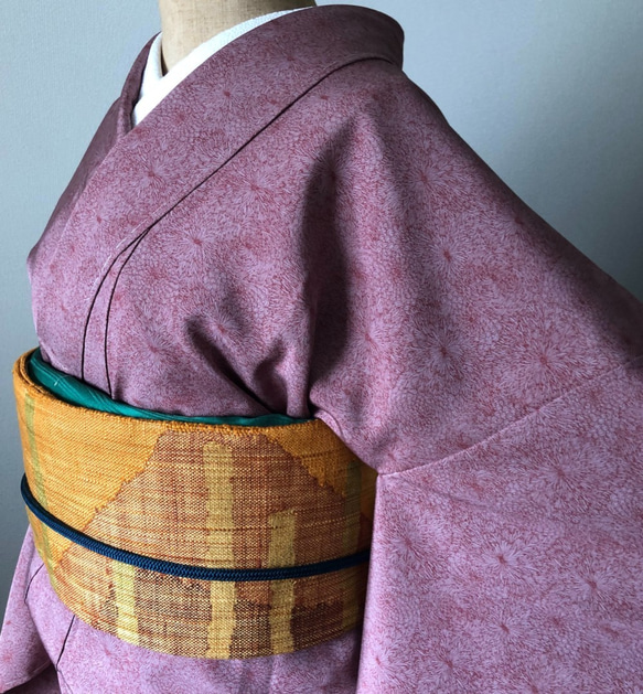 正絹　八寸紬名古屋帯　マスタードイエローに抽象的な織柄 3枚目の画像