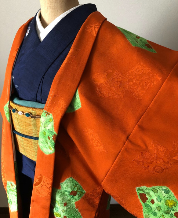 正絹　袷羽織　サンセットオレンジに地模様とグリーンの絞り更紗柄 2枚目の画像
