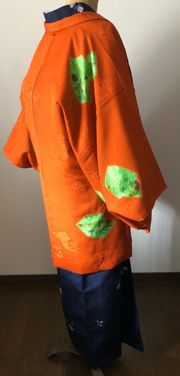 正絹　袷羽織　サンセットオレンジに地模様とグリーンの絞り更紗柄 10枚目の画像