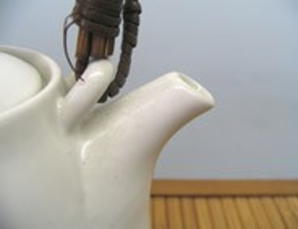 DOBIN 土瓶　400ｍｌナチュラルホワイト　ツル・茶こし付き　おうちカフェ　ポット　お茶　土瓶　急須 3枚目の画像